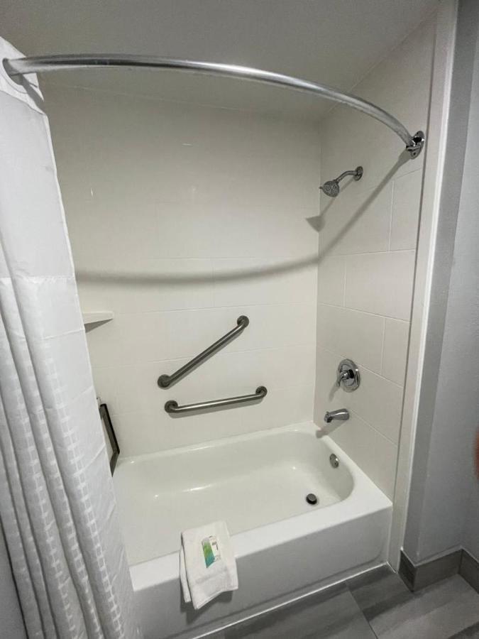 La Quinta Inn By Wyndham Indianapolis Airport Executive Dr Экстерьер фото