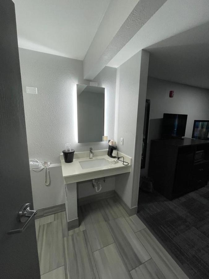 La Quinta Inn By Wyndham Indianapolis Airport Executive Dr Экстерьер фото