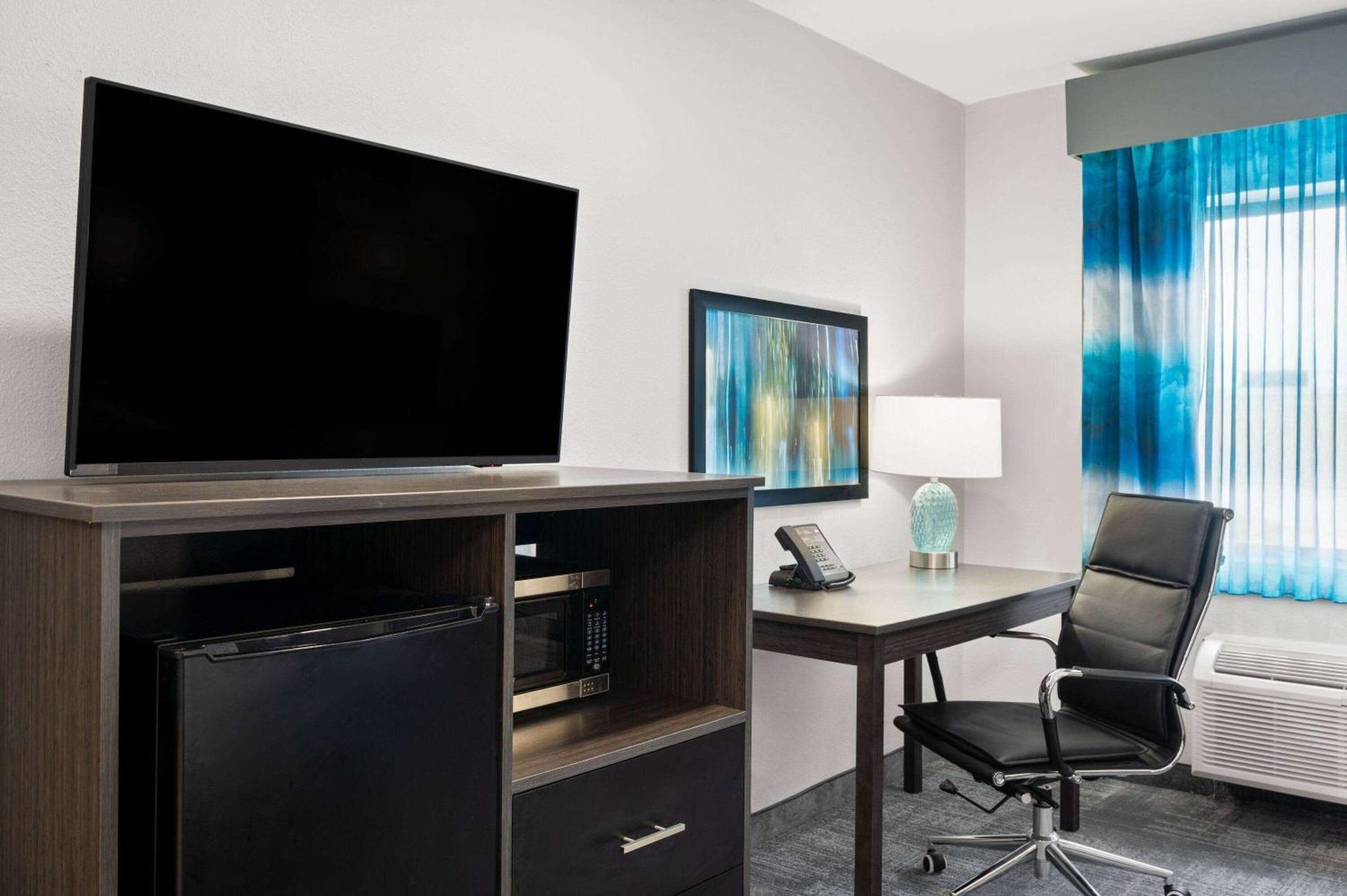 La Quinta Inn By Wyndham Indianapolis Airport Executive Dr Экстерьер фото