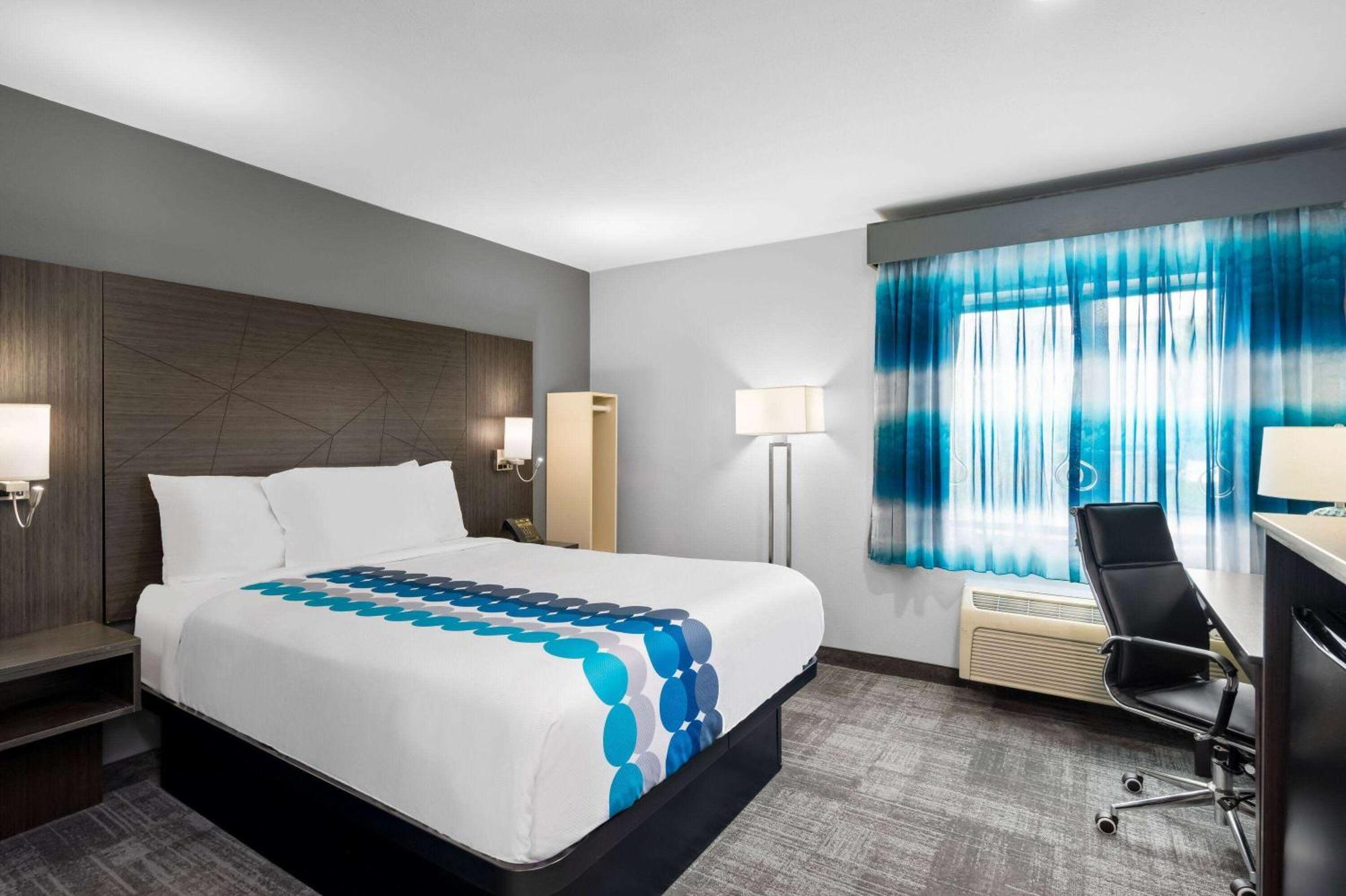 La Quinta Inn By Wyndham Indianapolis Airport Executive Dr Экстерьер фото
