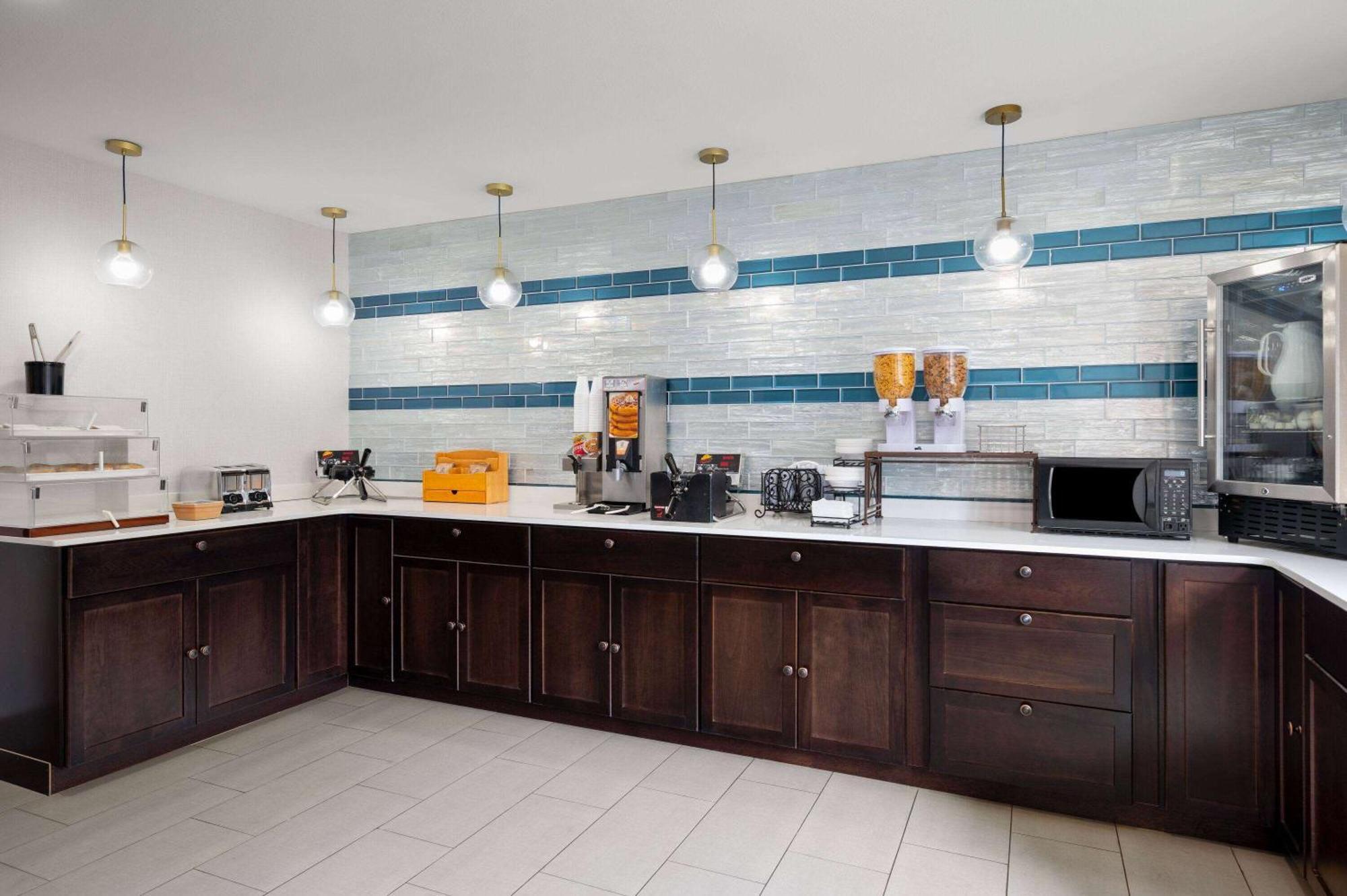 La Quinta Inn By Wyndham Indianapolis Airport Executive Dr Экстерьер фото