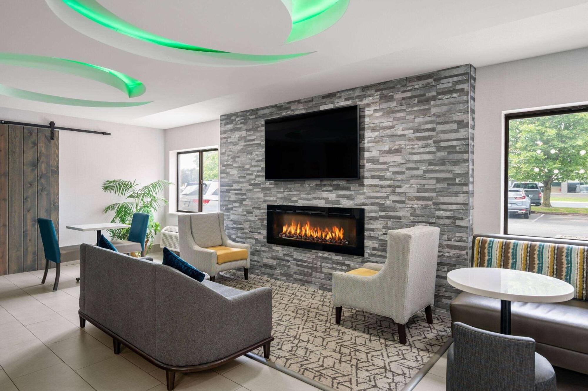 La Quinta Inn By Wyndham Indianapolis Airport Executive Dr Экстерьер фото