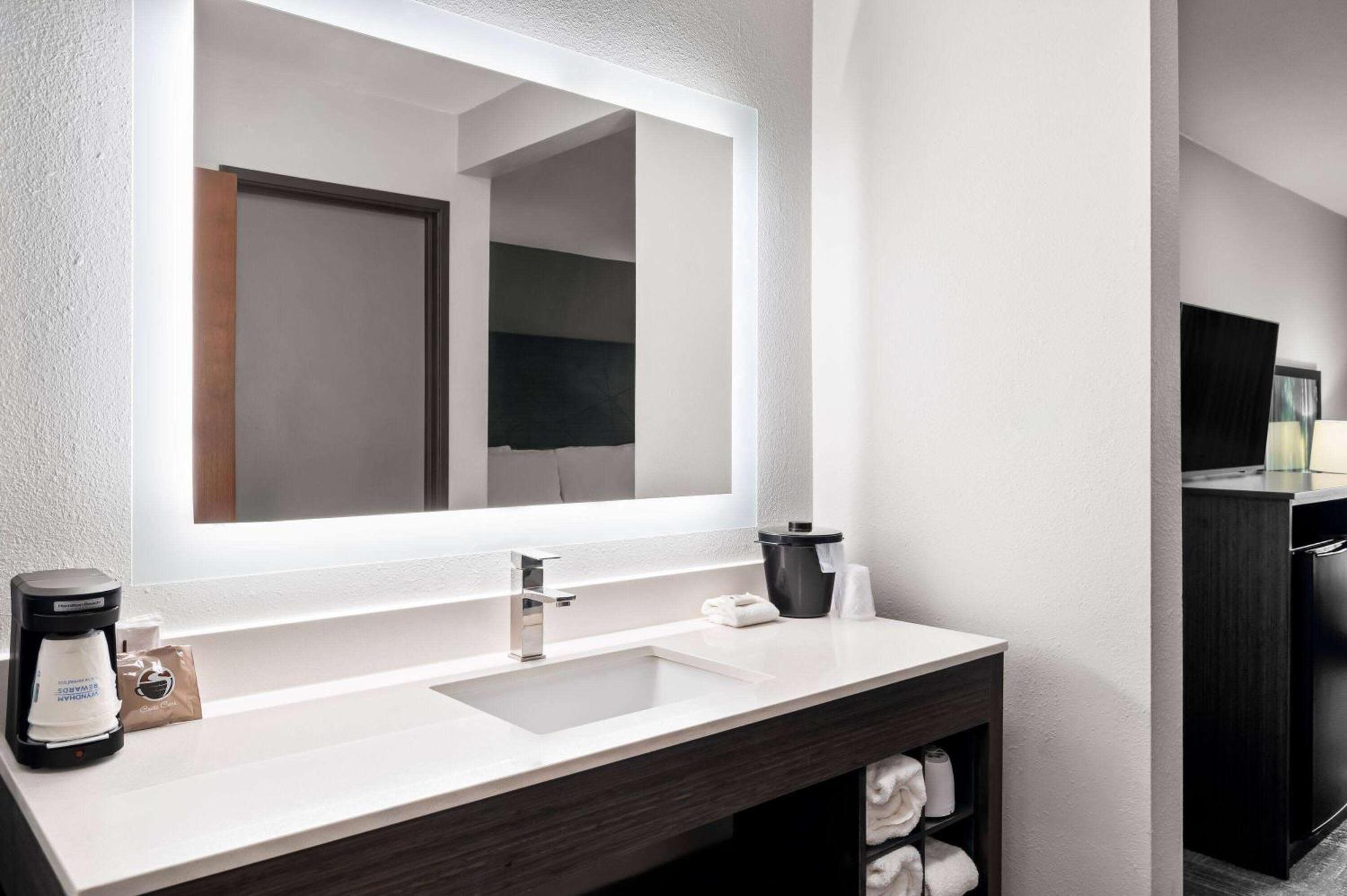 La Quinta Inn By Wyndham Indianapolis Airport Executive Dr Экстерьер фото