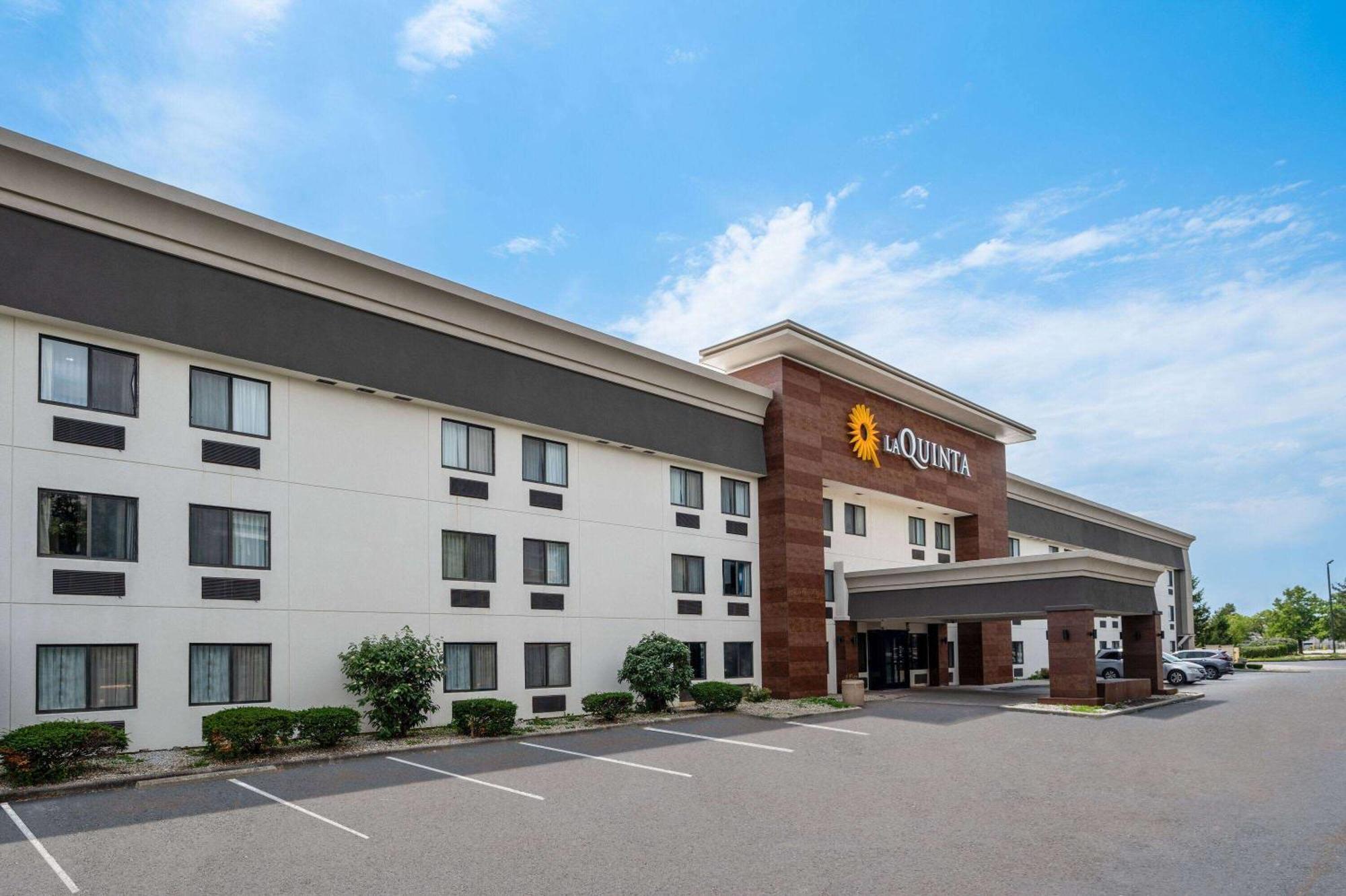 La Quinta Inn By Wyndham Indianapolis Airport Executive Dr Экстерьер фото