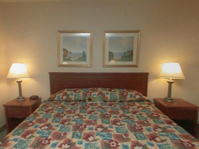 La Quinta Inn By Wyndham Indianapolis Airport Executive Dr Экстерьер фото